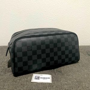 Louis Vuitton Dopp Kit Pouch Damier Graphite Canvas. Used. Amazing Condition.